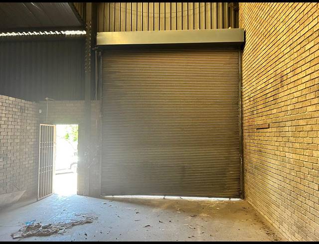 165M² WAREHOUSE TO LET IN LOMBARDY WEST